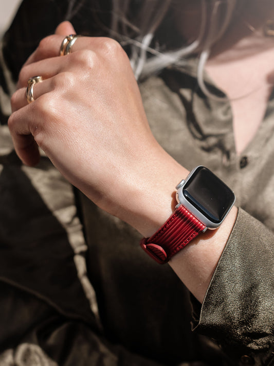 Apple-Watch-Armband – rotes Leder – gebretterte Kirsche